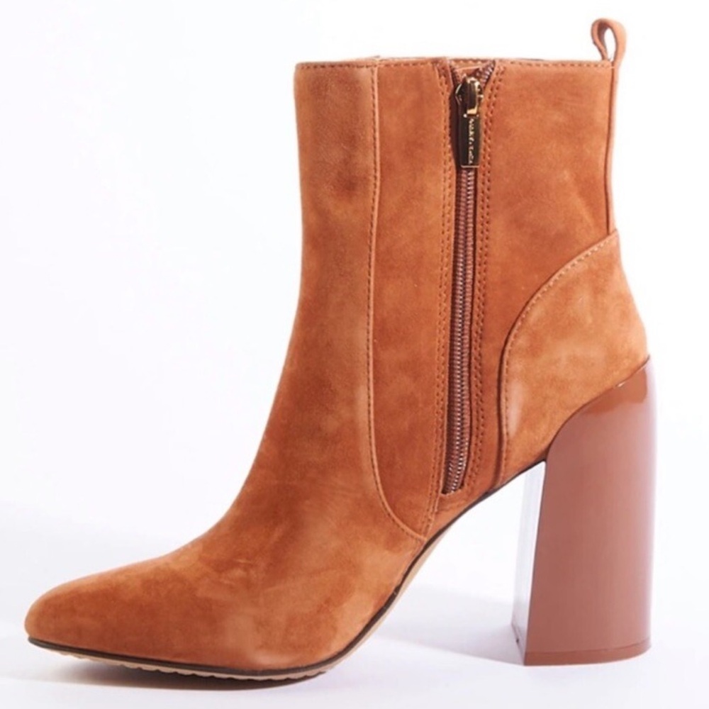 🌸VINCE CAMUTO🌸 Enverna Heeled Bootie Size: 9